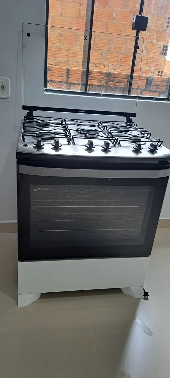 Fogão Electrolux seminovo