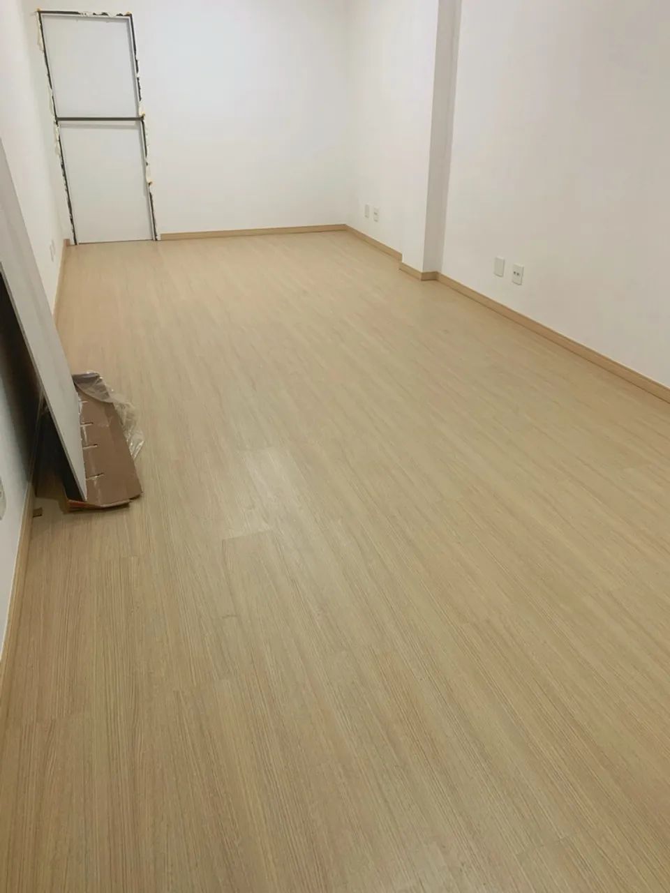 Instalação de Piso Laminado para Lojas e Salas Comerciais - Acabamento Profissional! - Foto 2