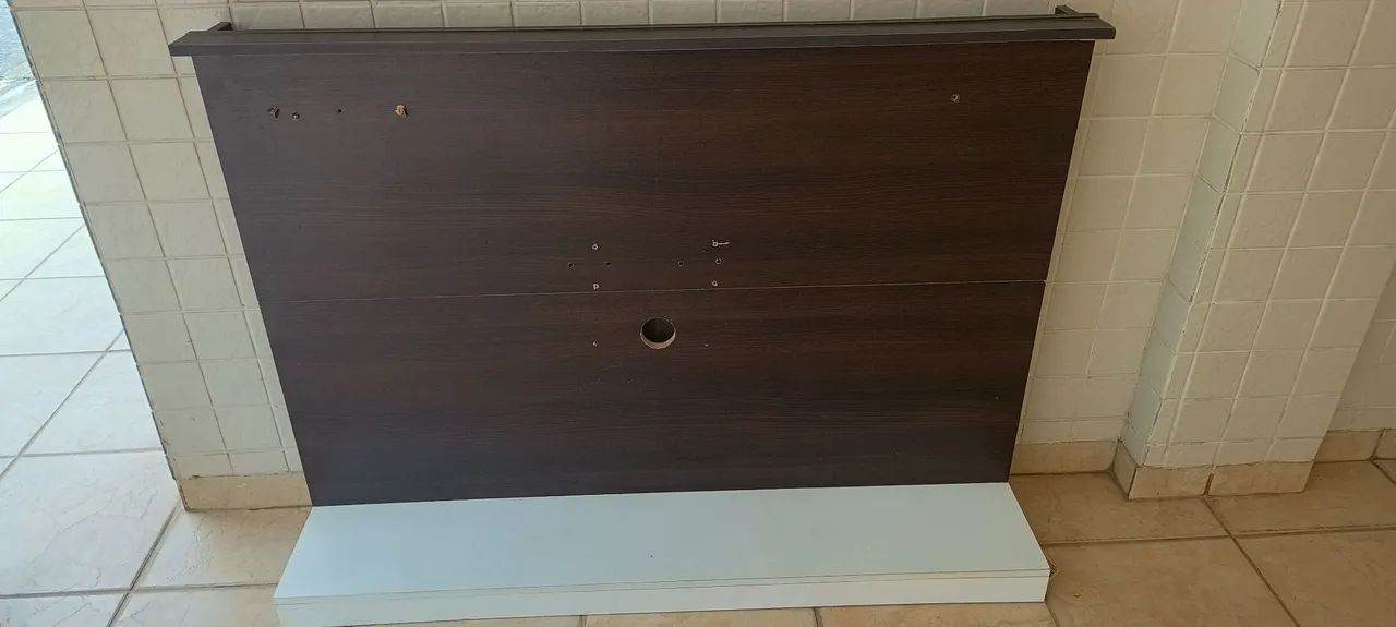 Painel para TV Marrom e Branco 