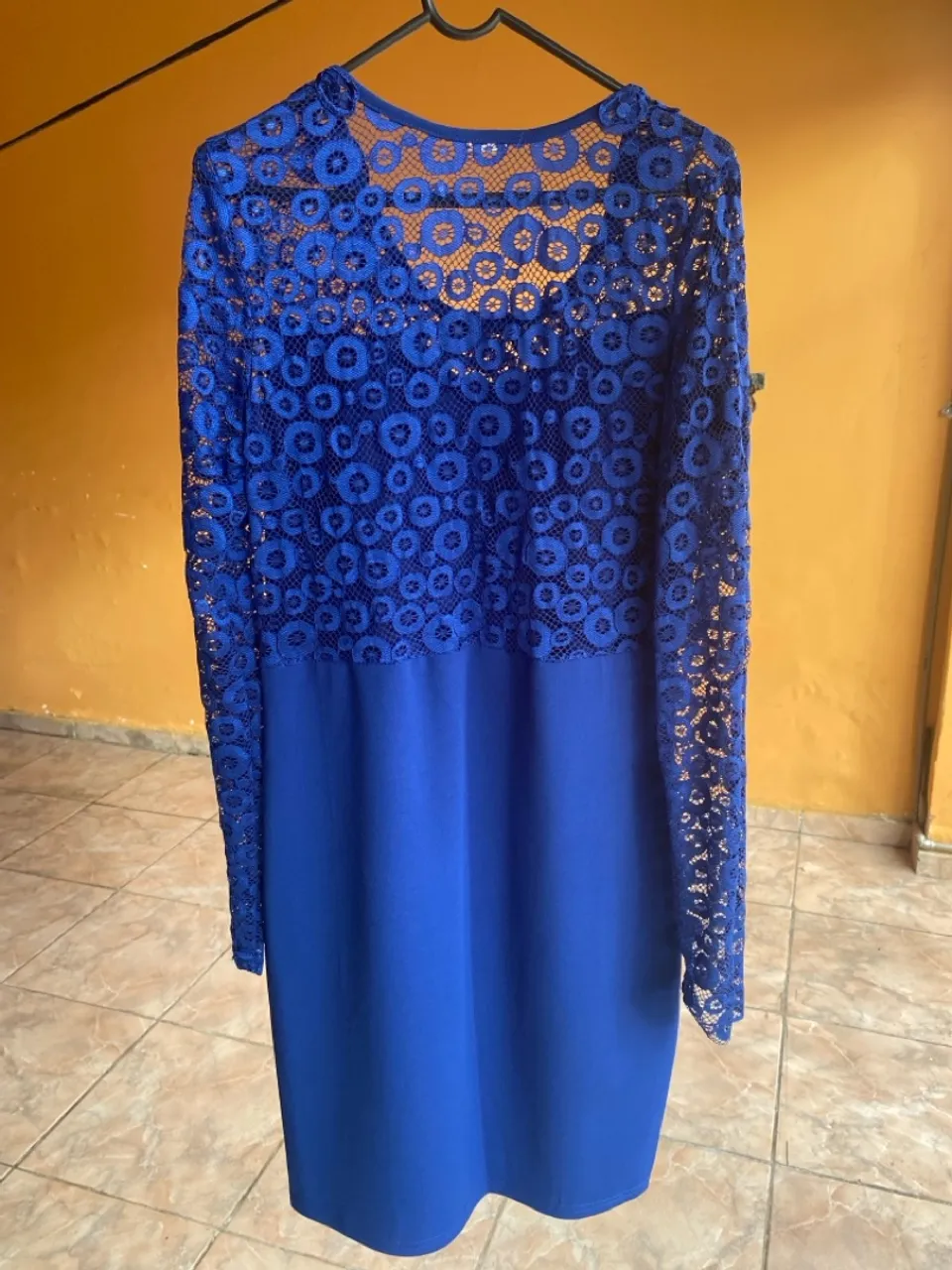 Vestido Azul com Detalhe em Renda