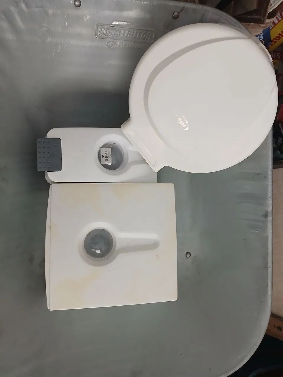 Kit para Banheiro com Tampa e Dispenser