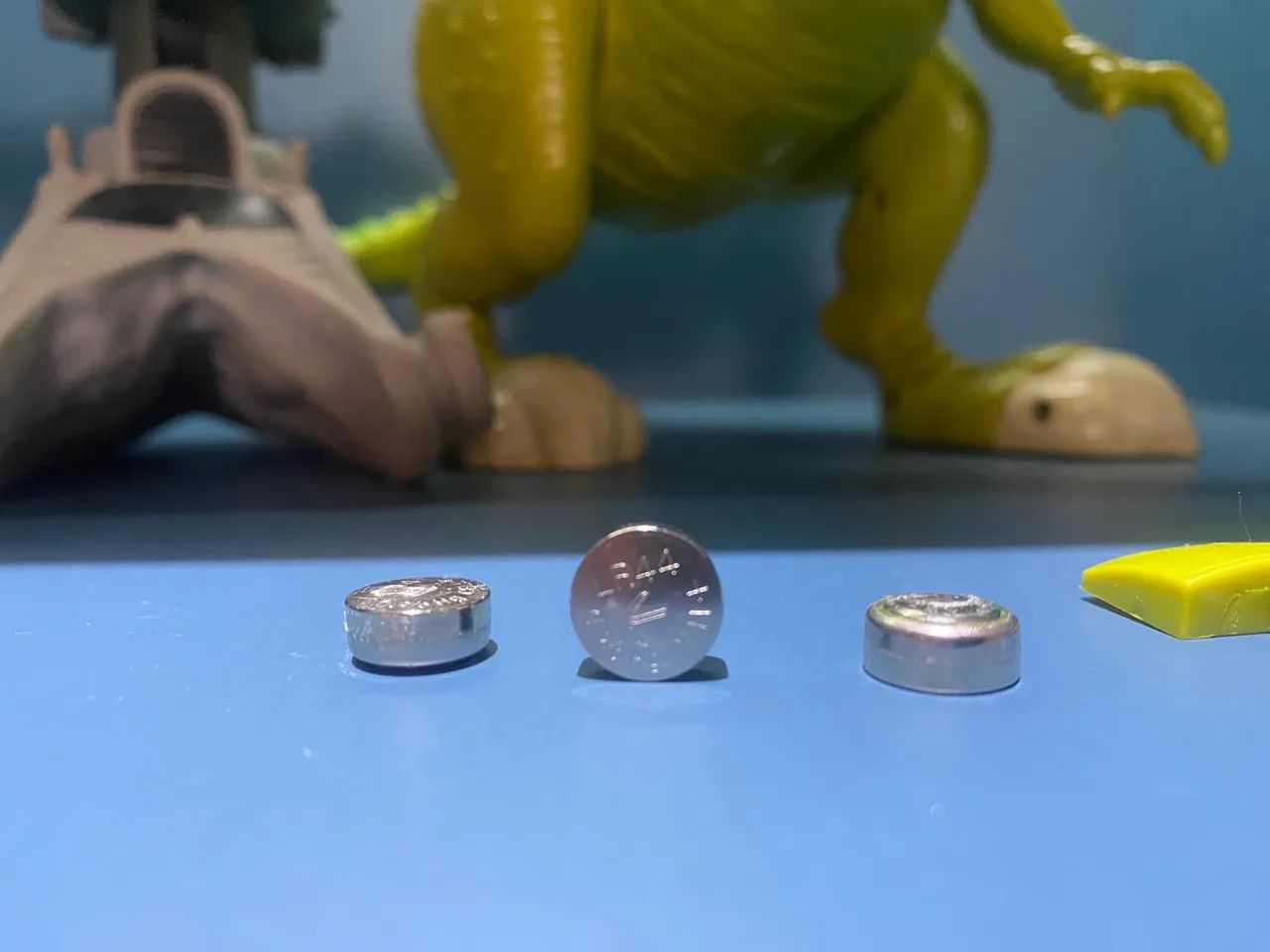 Dinossauro de brinquedo com acessórios - Foto 4