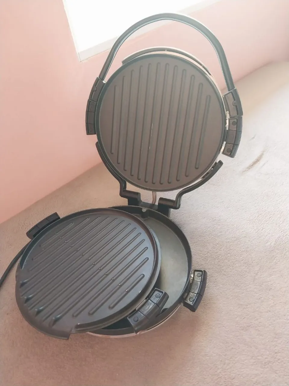 Sanduicheira Grill Elétrica
