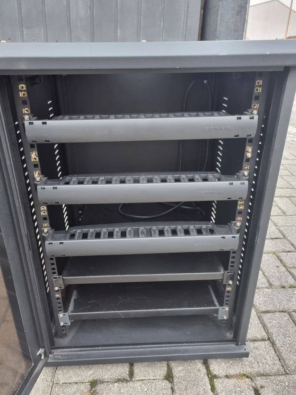 Rack para Servidor Preto Padrão 19 Medidas 55x57x78 Ótimo Estado - Foto 3