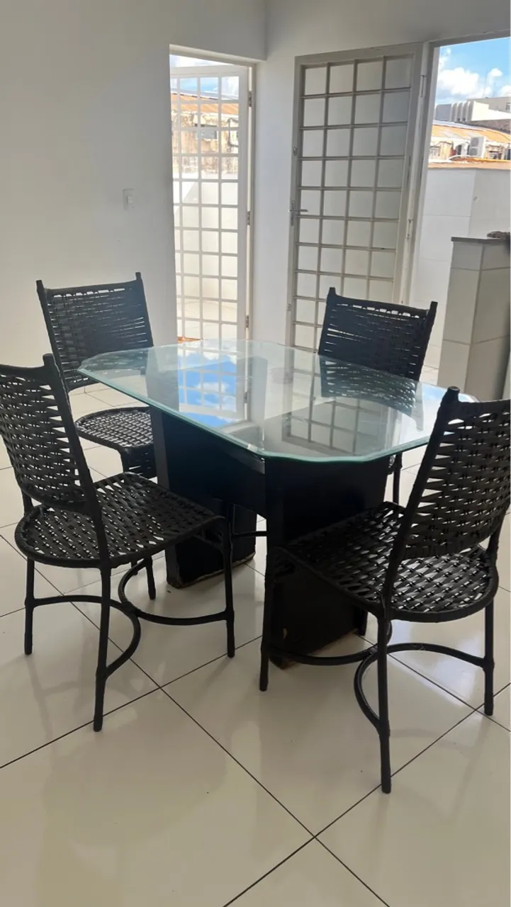 Mesa com cadeiras