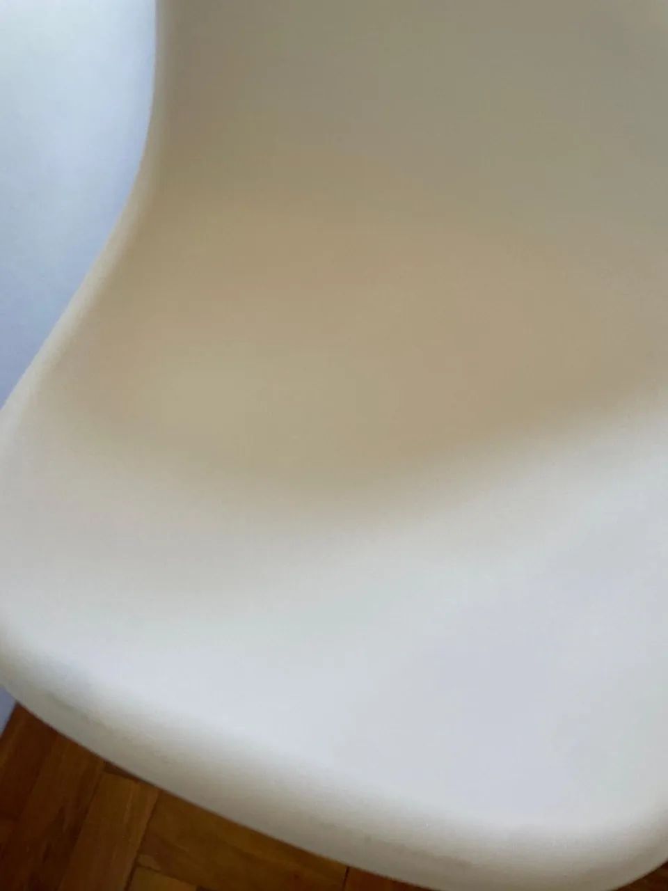 04 cadeiras brancas64330718873730121