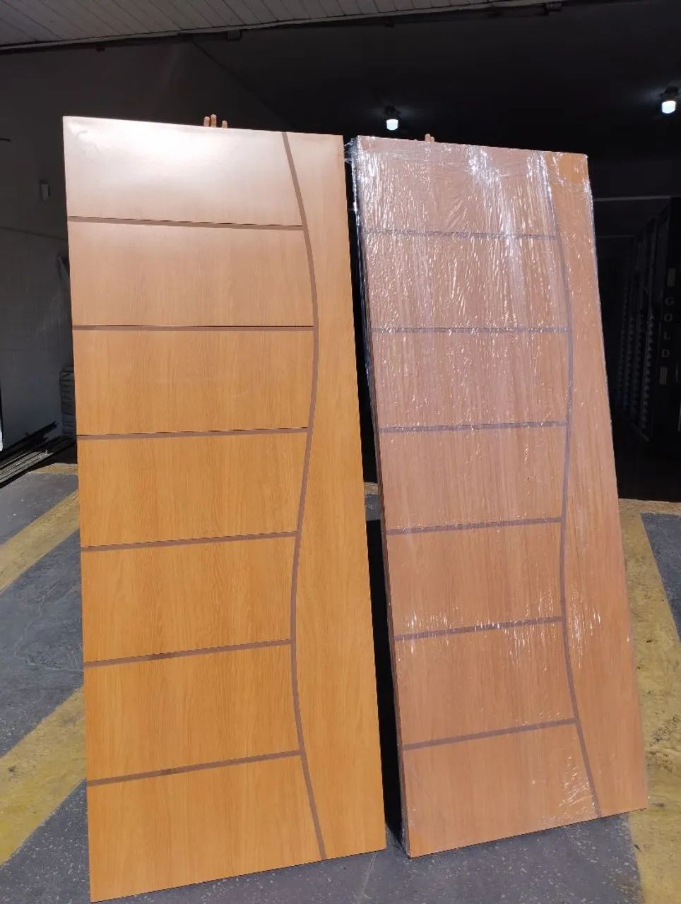 APROVEITE!! porta de madeira frisada's 60cm,70cm e 80cm - Foto 3