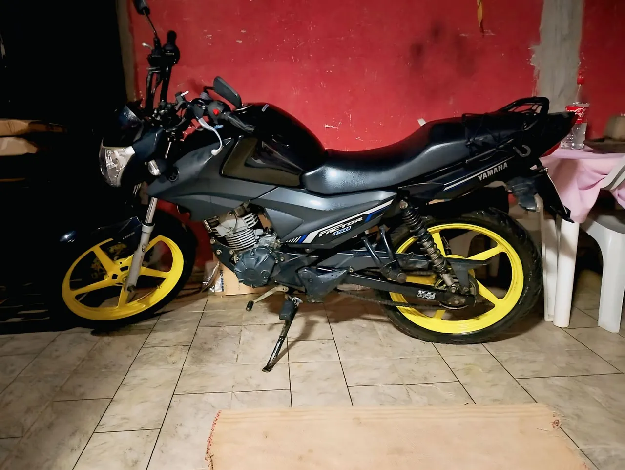 Moto Yamaha factor 150