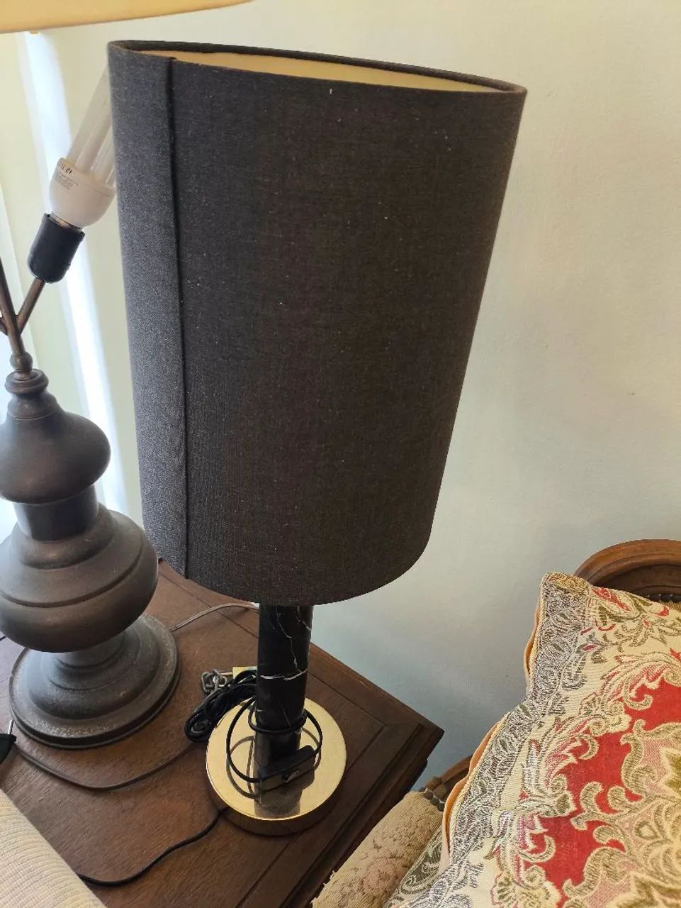 Abajur de mesa moderno com base marmoreada - Foto 4