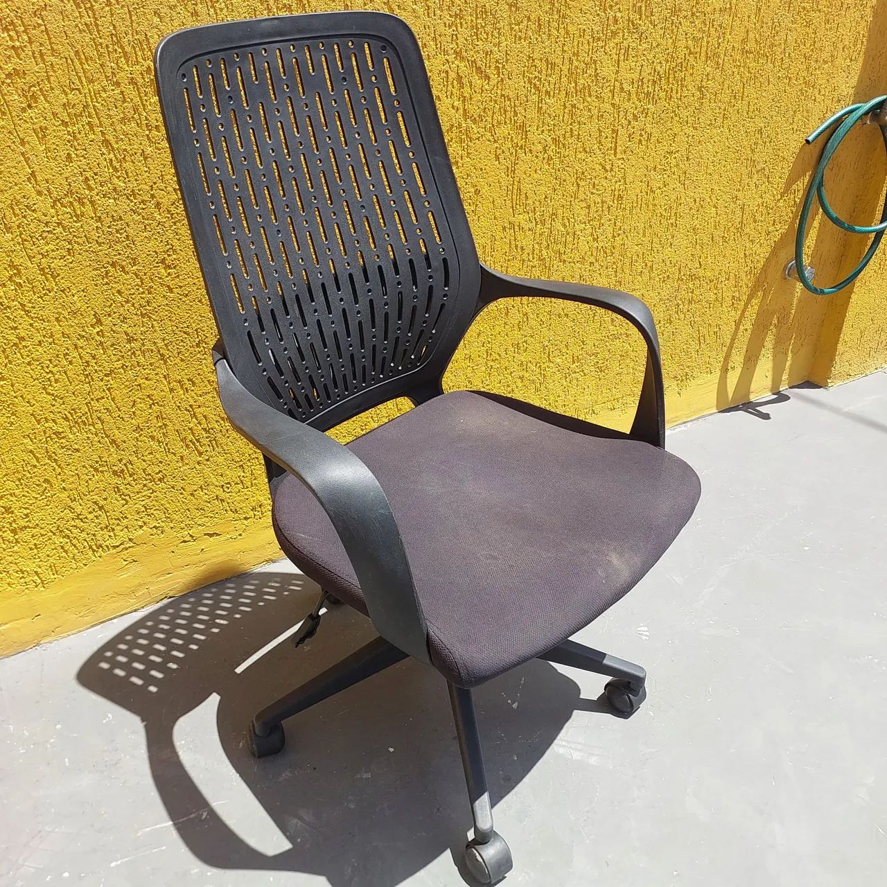 Cadeira de Escritório Giratória com Rodinhas - Foto 2