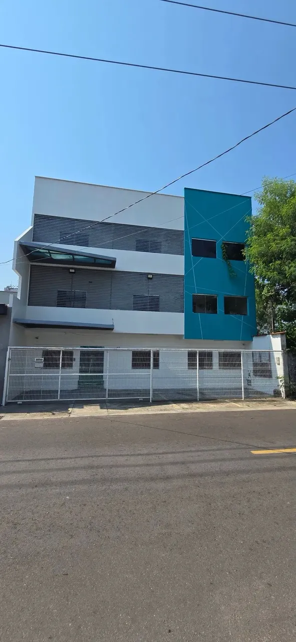 Predio Comercial com 3 andares no Bairro Parque Dez em Manaus-Am