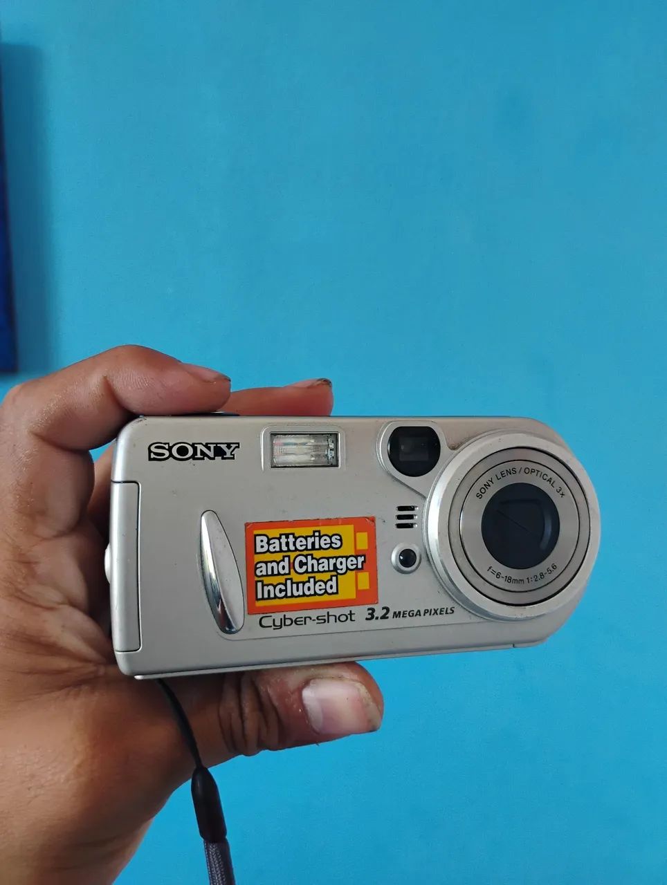 Câmera Digital Sony Cyber-shot 3.2MP P72 - Câmeras e Filmadoras