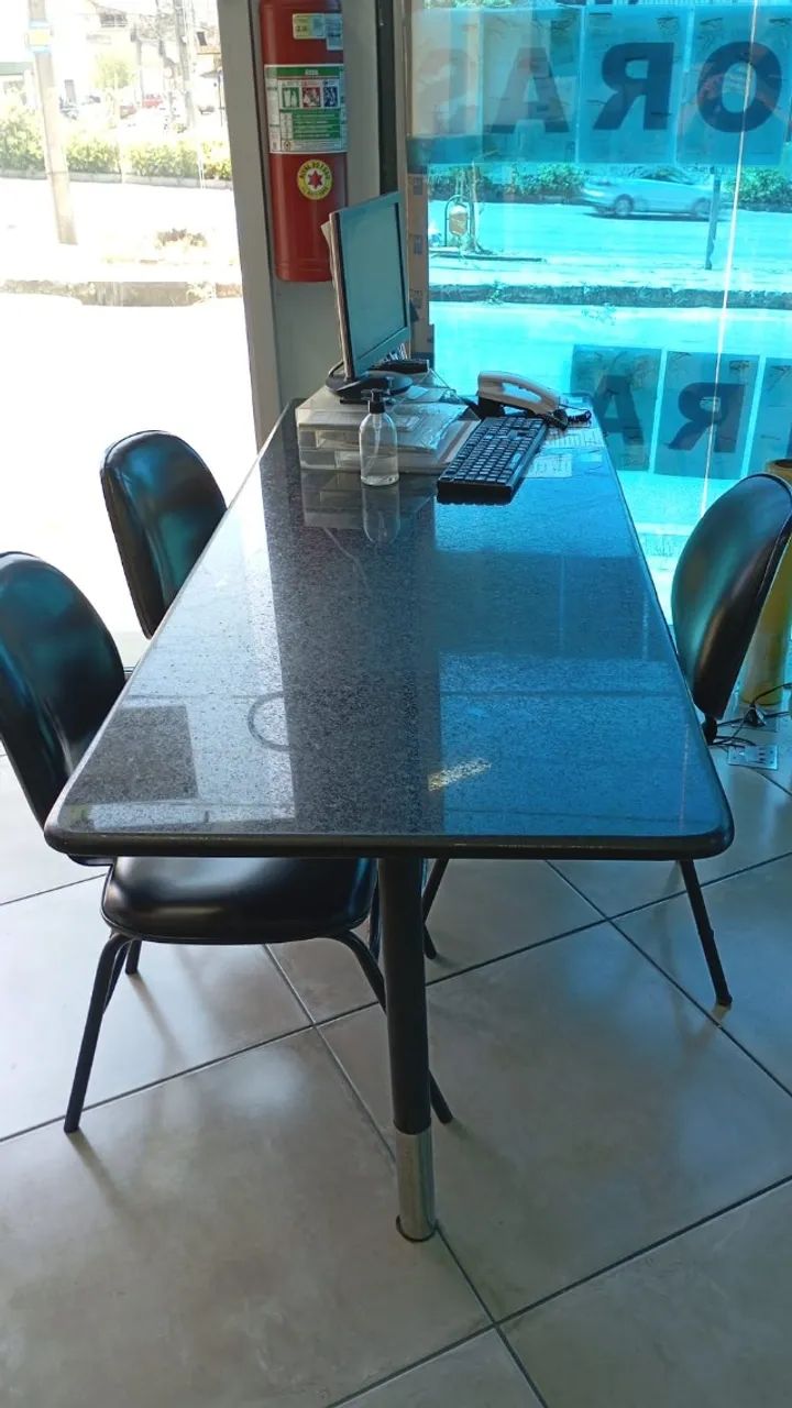 Mesa de escritório64374557718657120