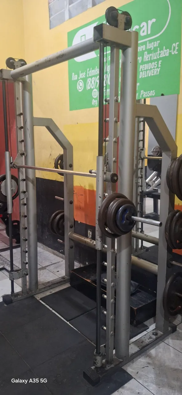 Aparelho de Musculação - Smith Machine
