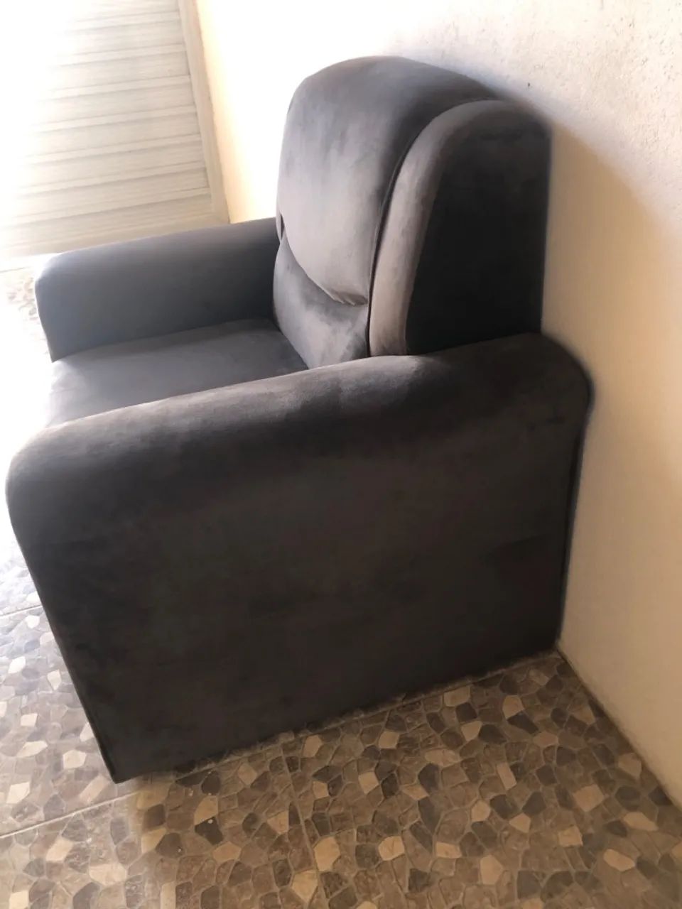 Poltrona Cinza Elegante