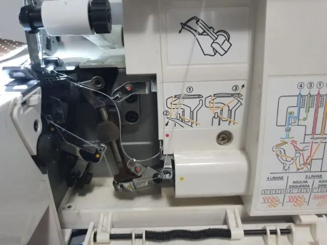Máquina de Costura Singer Ultralock 14sh754, 110v Branco (Usado) - Foto 4