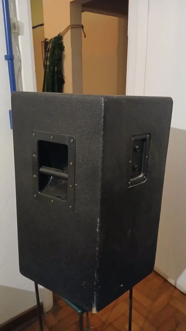 Par de caixas de som 15" compensado naval e alça de metal . aceito troca