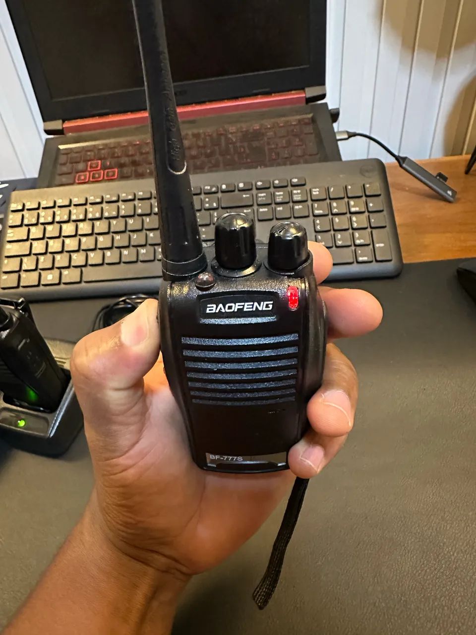 Par de Rádios Comunicadores Segurança Baofeng BF-777S + Fones de Ouvido - NOVO - Foto 4