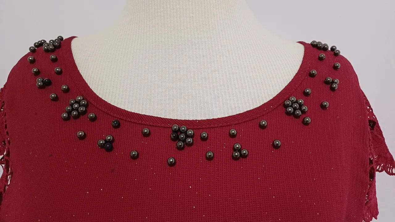 Blusa vermelha com brilho e renda Tamanho P - Foto 2