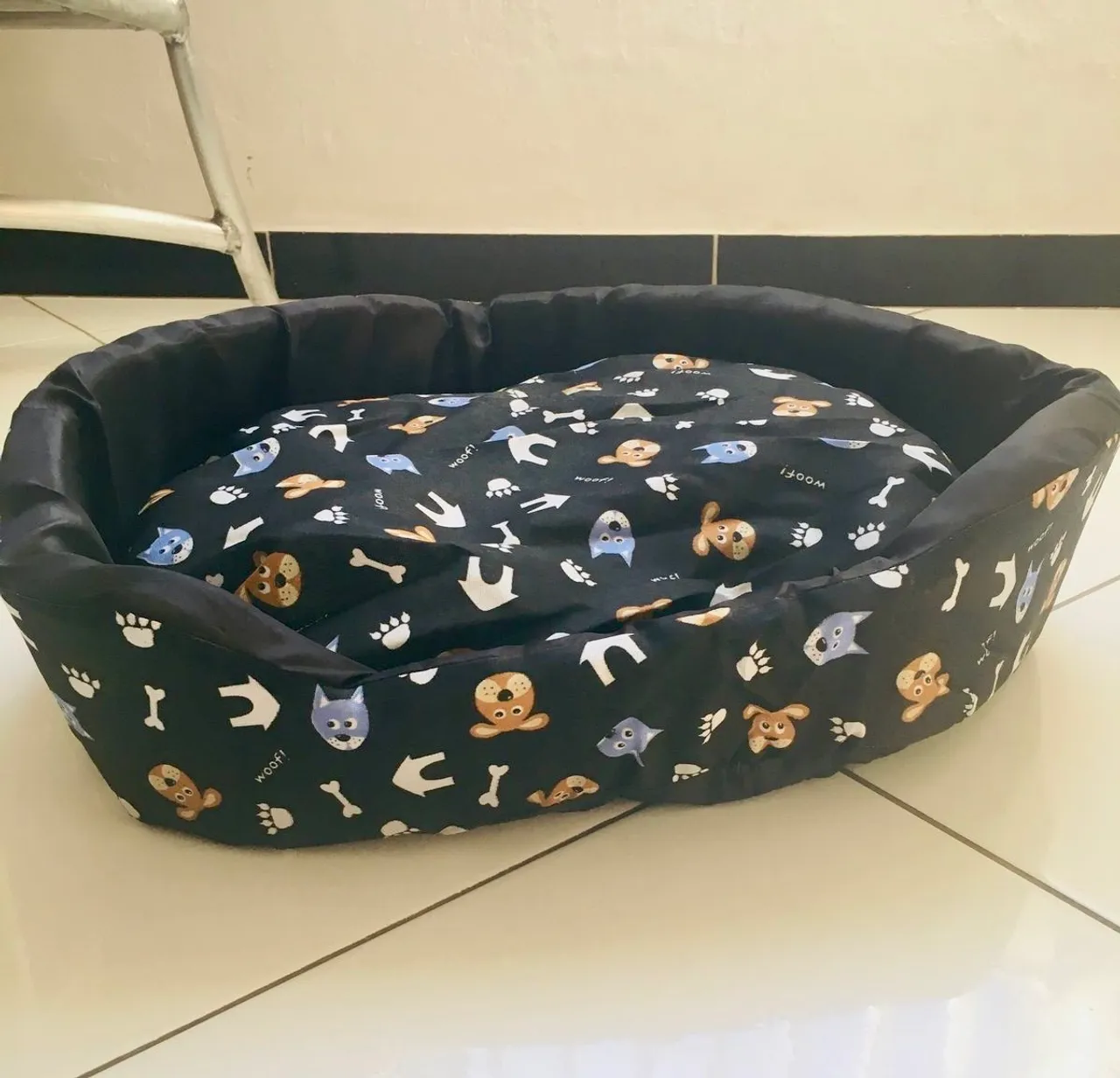 Cama para cães com estampa de cachorros