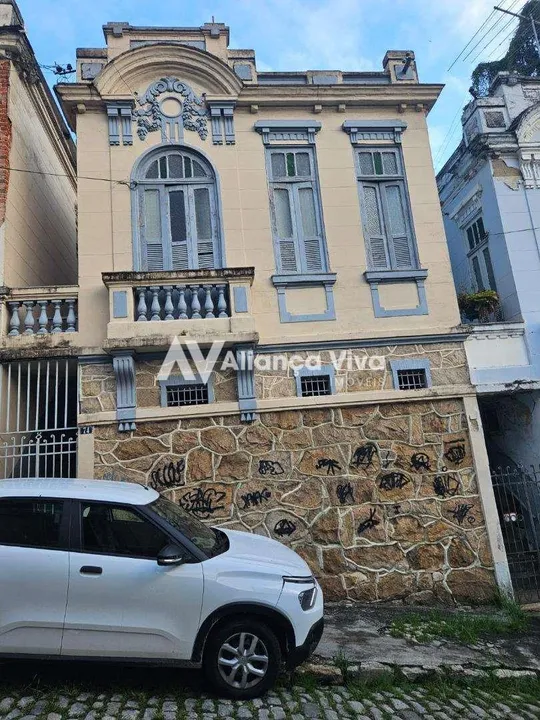 Centro | Casa 4 quartos, sendo 2 suites