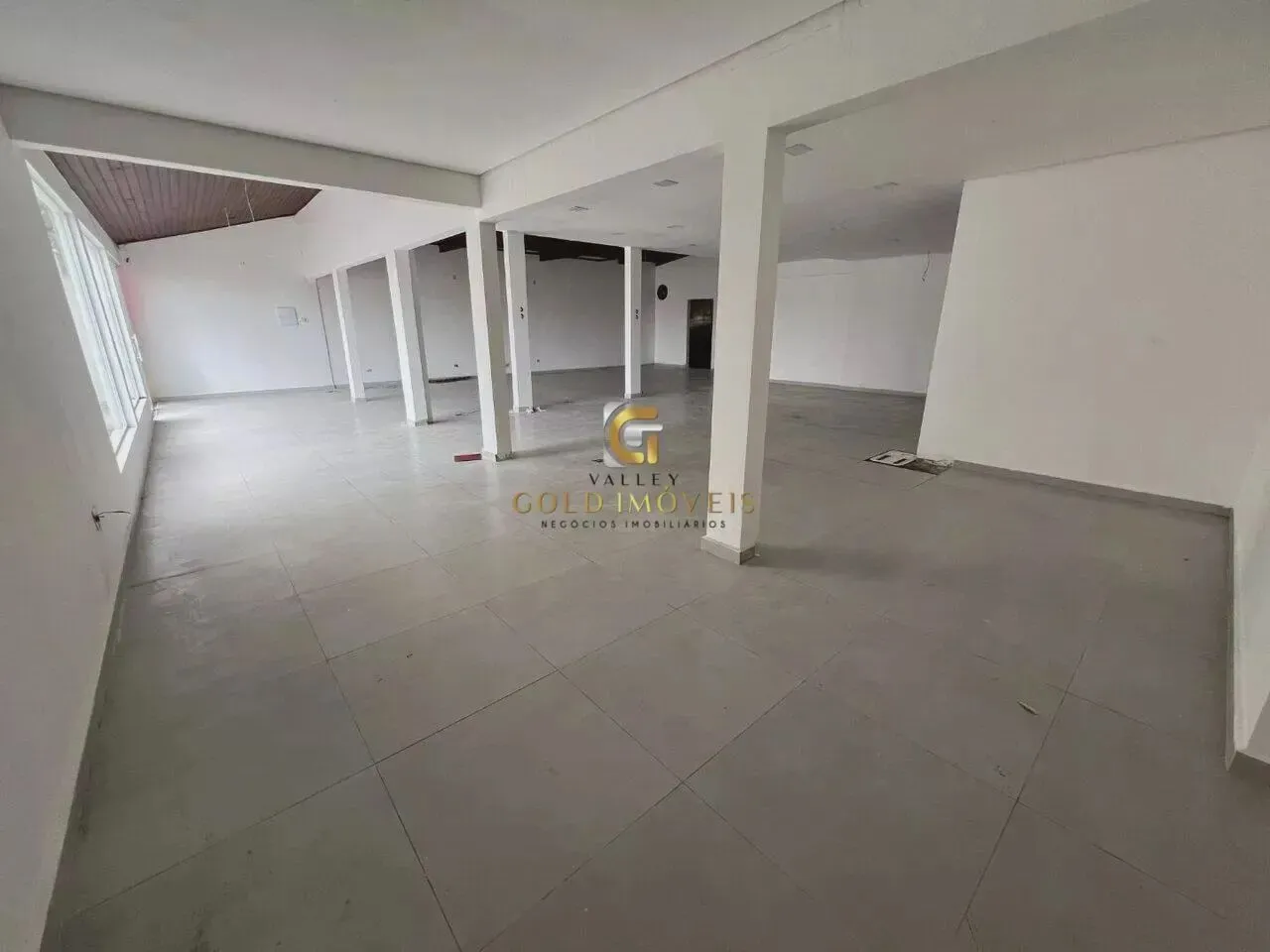 VENHA CONHECER - PONTO COMERCIAL PARA ALUGAR DE FRENTE AO CARREFOUR - 250M² - 5 VAGAS