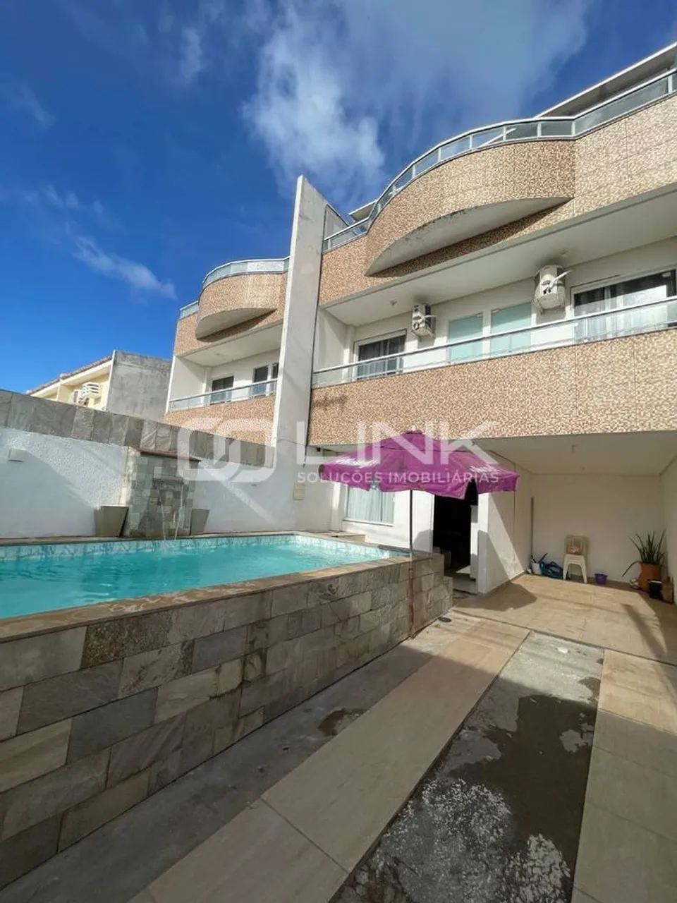 Casa com 4 quartos - totalmente mobiliada - Barra de São Miguel