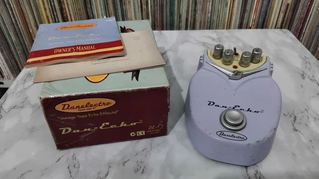 Pedal Danelectro 'Dan Echo' p/ Guitarra