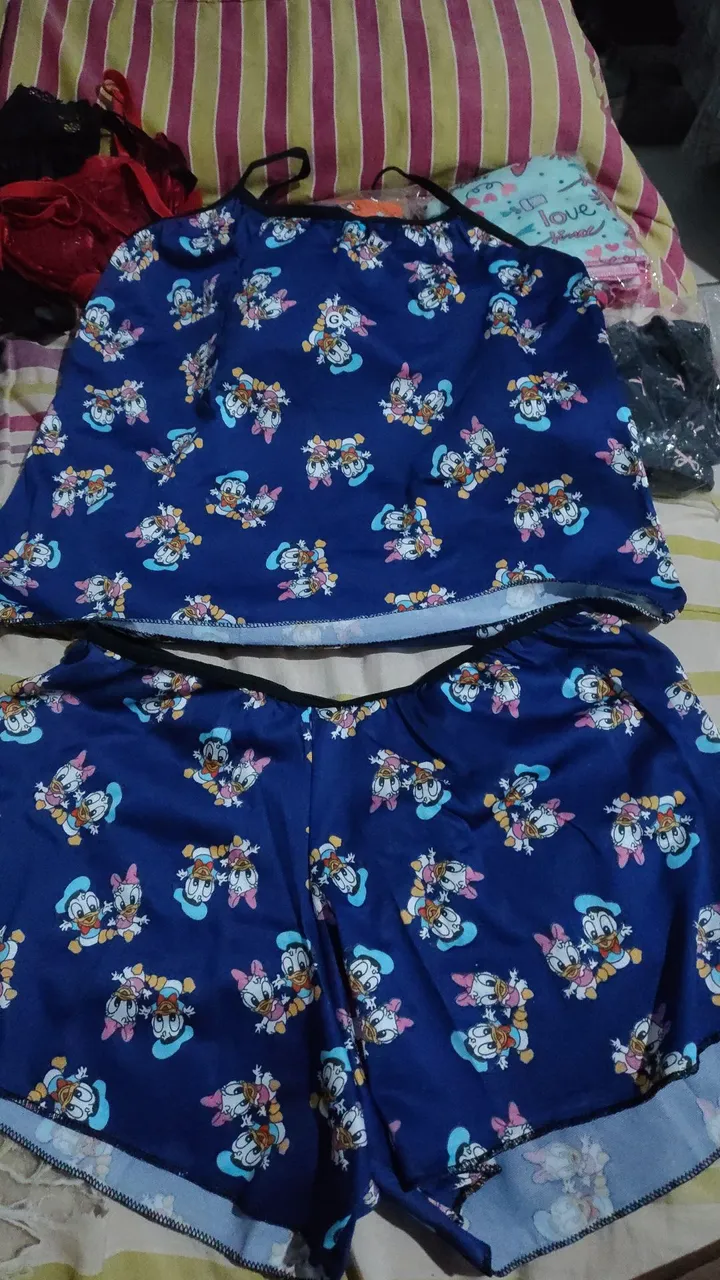 Conjunto de Pijama Feminino e lingerie