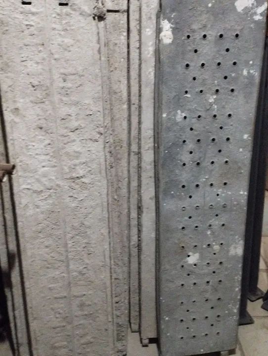 Locação de andaimes escoras tábuas r$5,00 barrotes betoneira e etc  - Foto 5