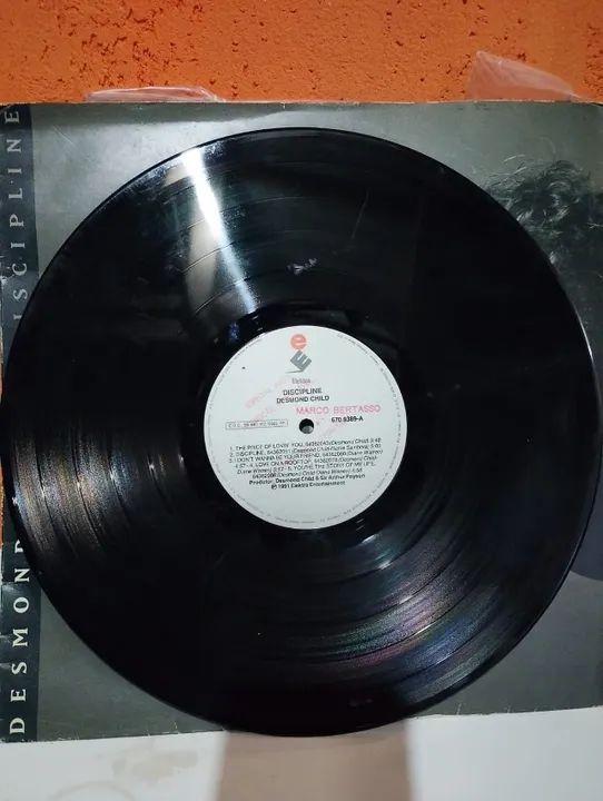 DISCO LP DESMOND CHILD DISCIPLINE... MUITO BEM CONSERVADO - Foto 3