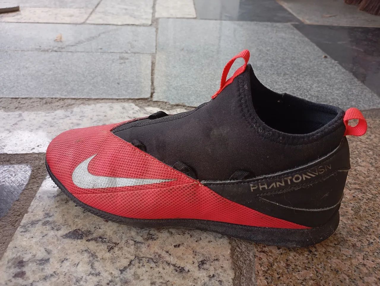Chuteira Nike phantonsn utilizada poucas vezes pra sair rápido número 37 38 - Foto 2