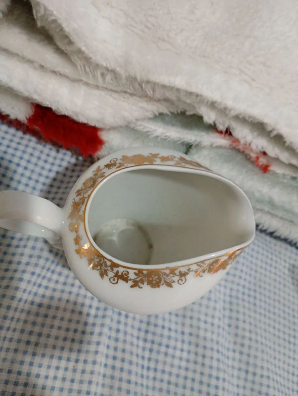 Leiteirinha de  Porcelana Antiga com Detalhes Florais - Foto 3