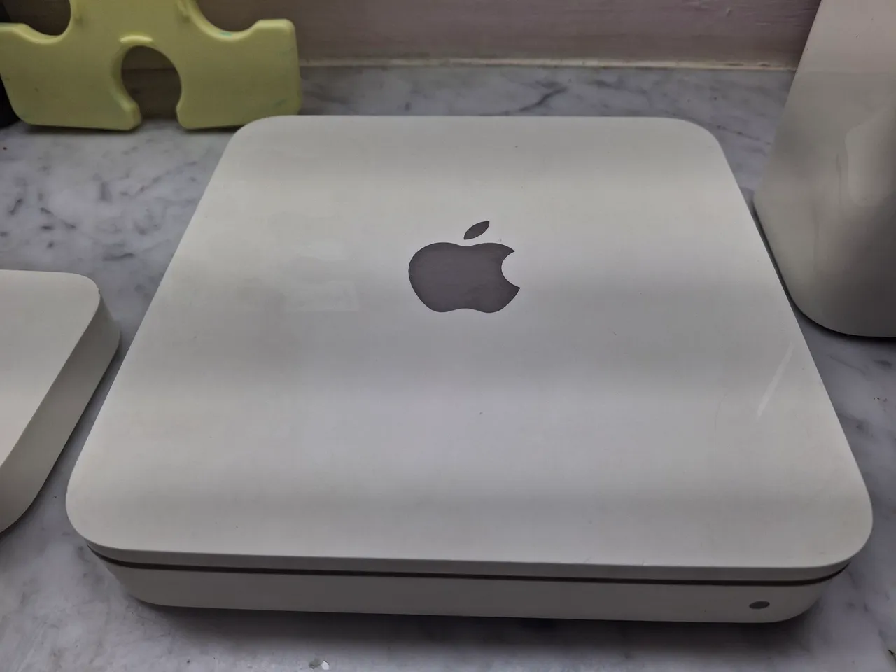 1 Apples AirPort Capsule, 2 Express, e 1 Extreme.