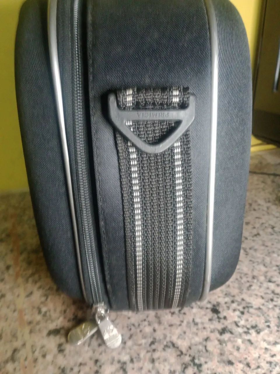 Bolsa de Mão Preta com Detalhes - Foto 4