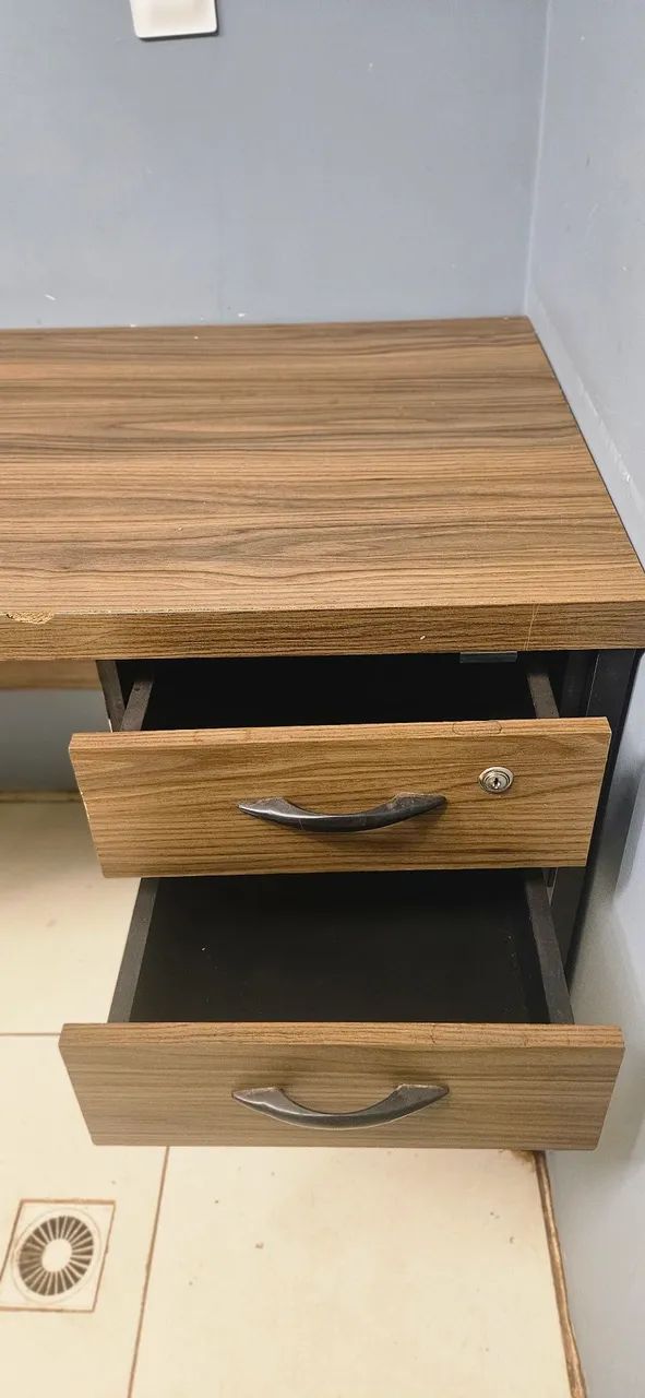 Mesa de Escritório com Gaveteiro - Foto 4