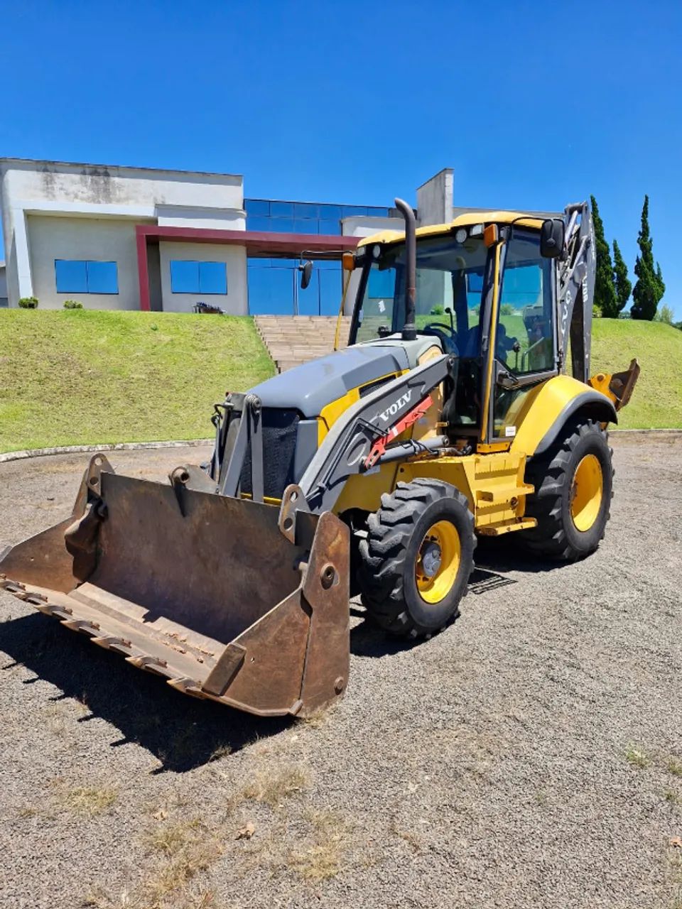 Retro Escavadeira Volvo BL70B ano 2012 tração 4x4