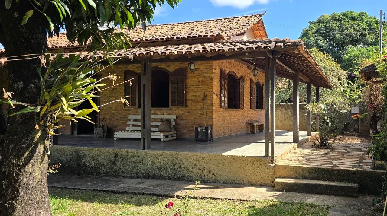 Sitio amplo, arborizado e pronto para morar, troco