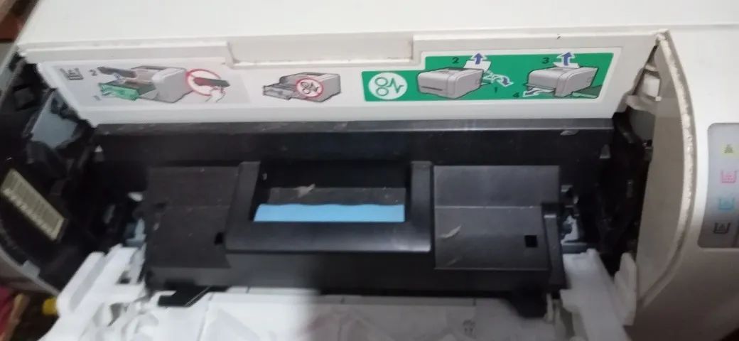 Impressora HP Color LaserJet CP1215 - Praticamente nova - Foto 3