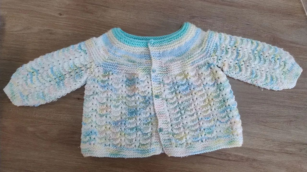 Casaquinho de crochê bebê lindo