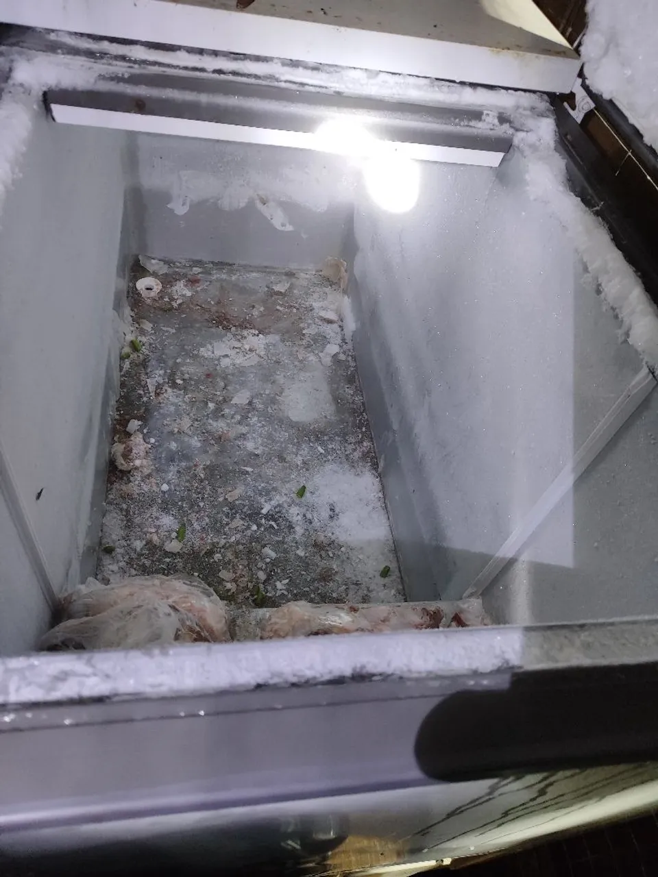 Freezer Horizontal - Necessita Limpeza