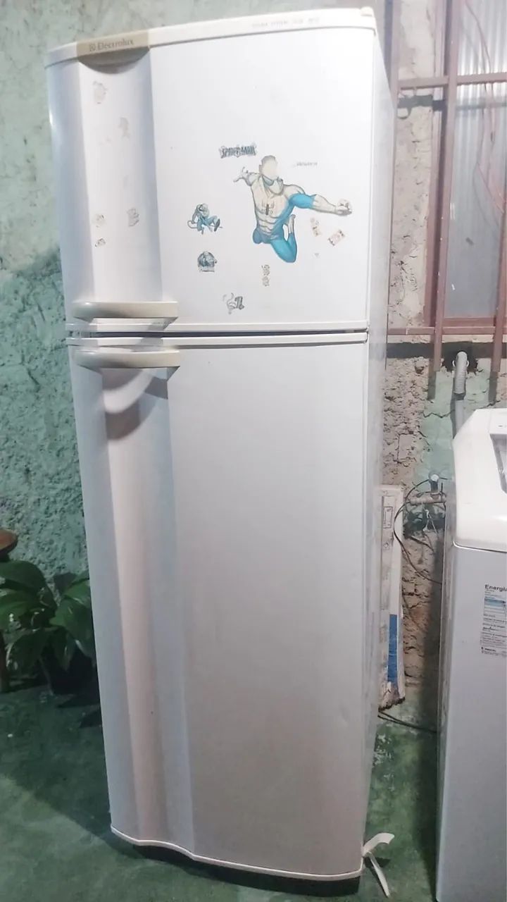 Vendo geladeira Electrolux 