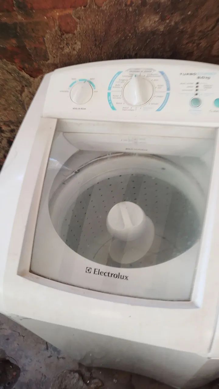 Maquina de lavar eletrolux  9 quilos