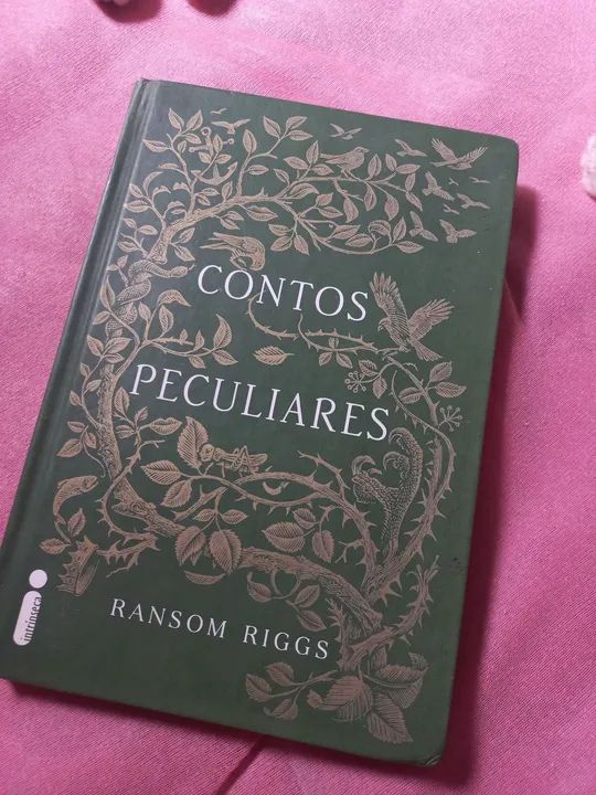 Livro Contos Peculiares 