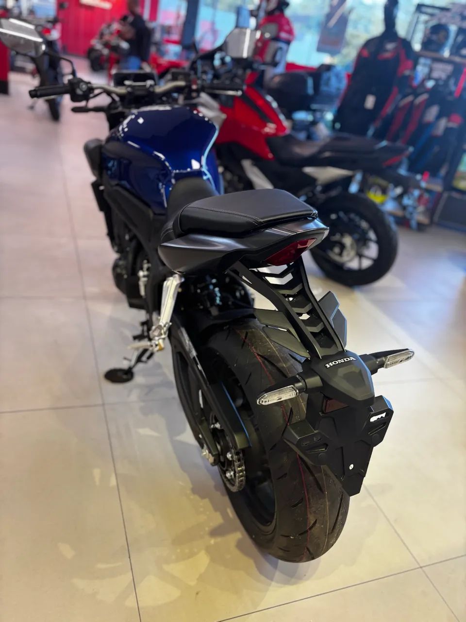 CB 650R - Foto 2