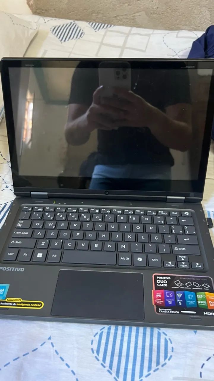 Notebook 2 em 1 (podendo ser usado como notebook ou tablete)
