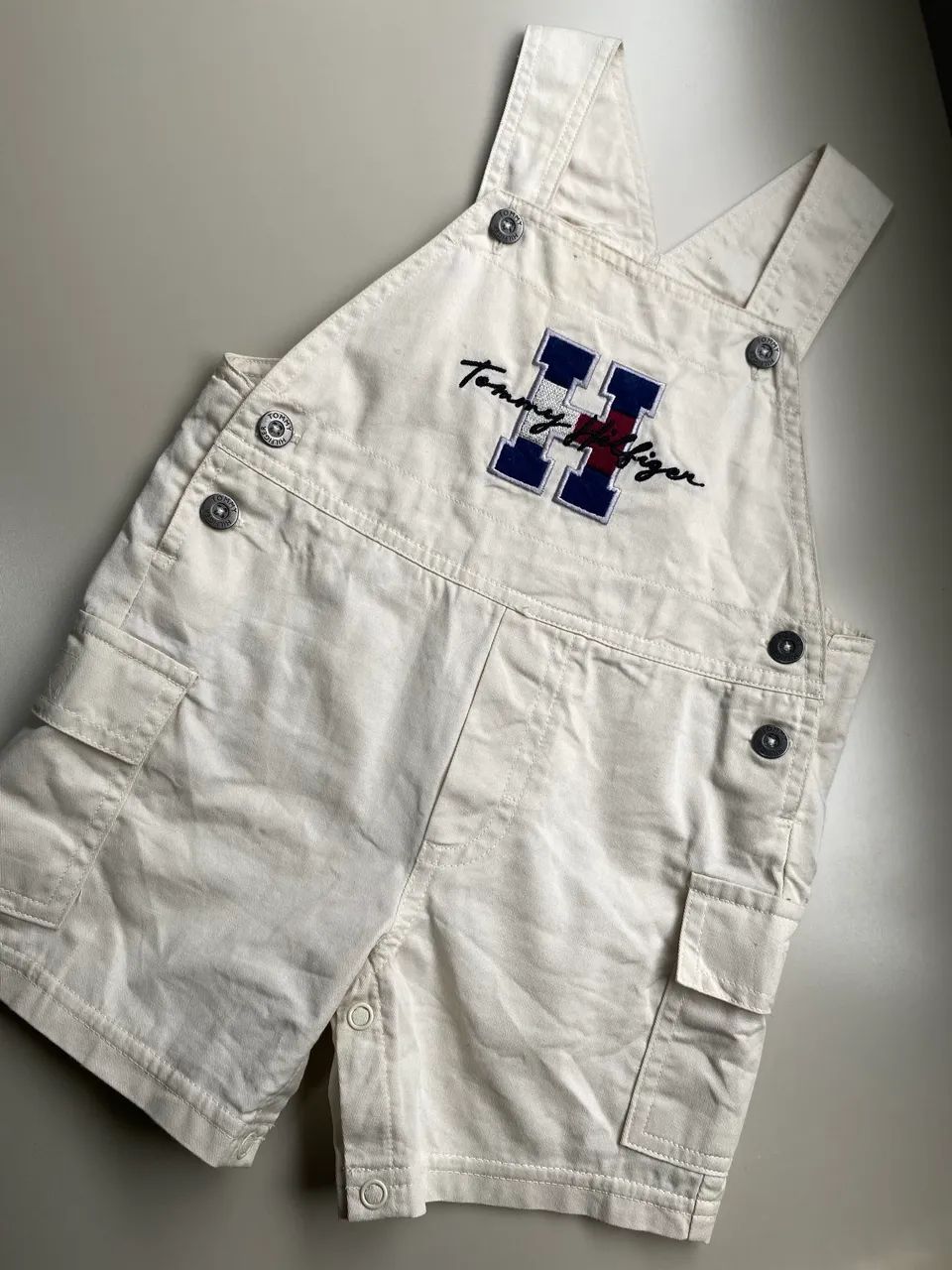 Conjunto Tommy Hilfiger 6 a 9 meses - Foto 4