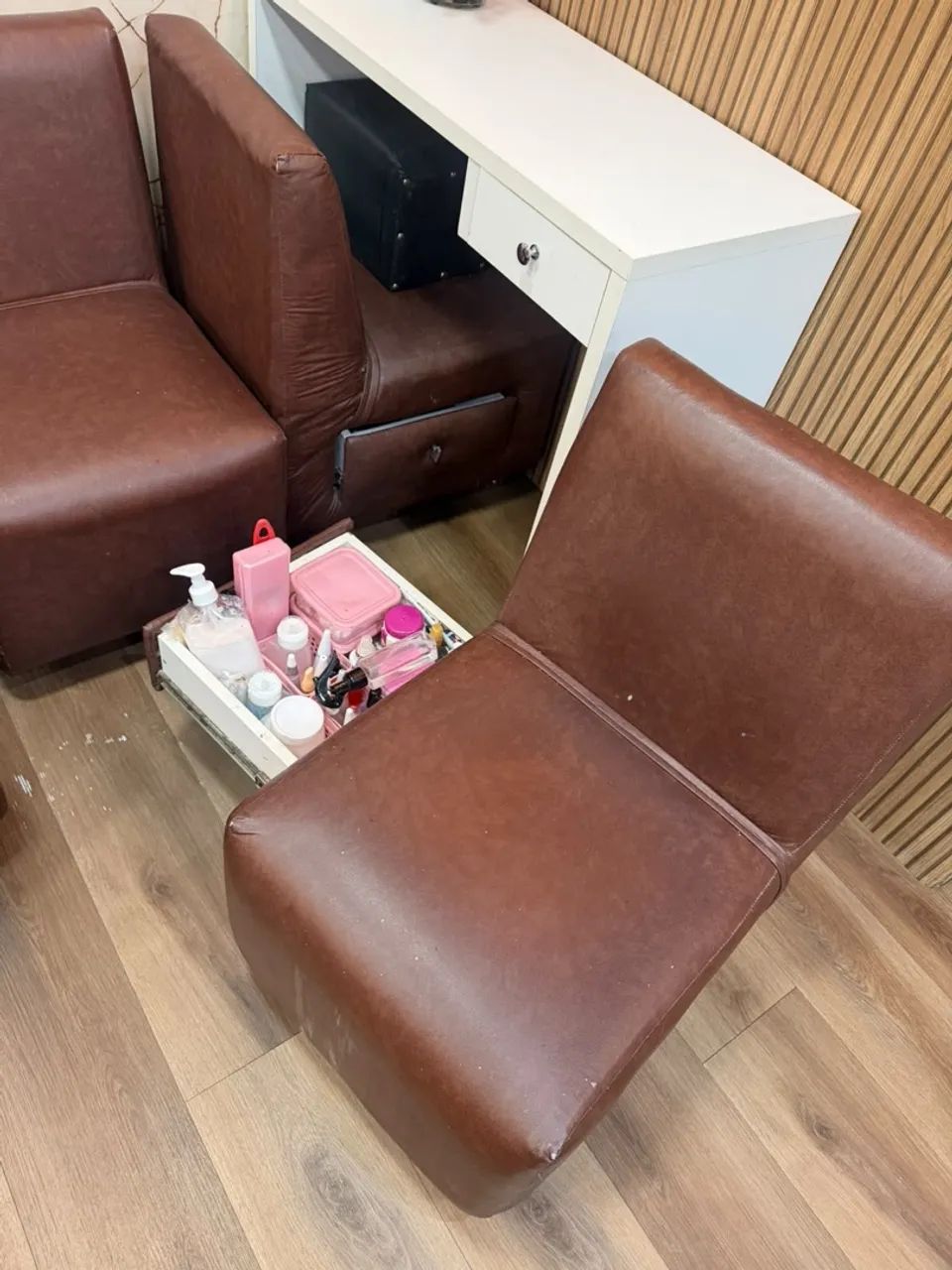Vende-se Cadeira de manicure - Foto 3