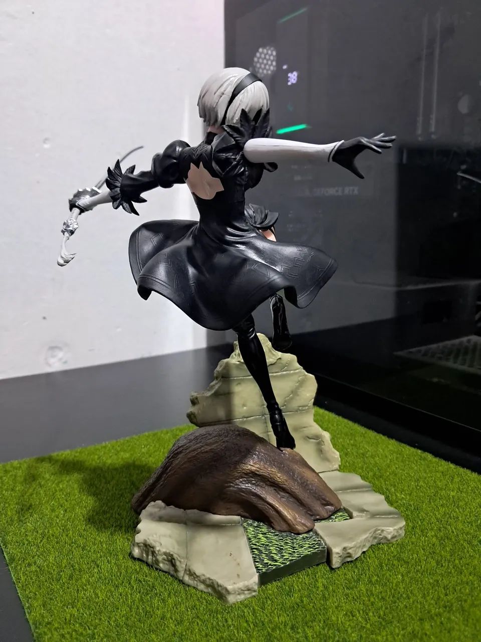 Action Figure Nier: Automata 2B 24cm - Foto 3
