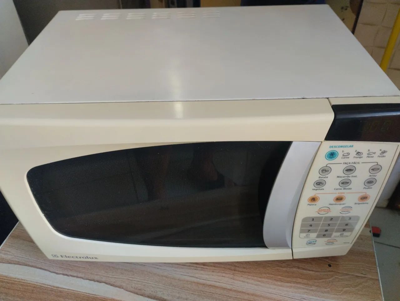 Vendo microondas Eletrolux usado funcionando - Foto 2